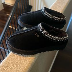 Ugg black
