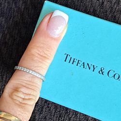 EXCELLENT AUTHENTIC TIFFANY & C0. PLATINUM FULL CIRCLE OF DIAMONDS ETERNITY BAND 600$