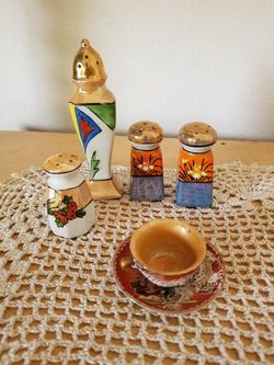 Lot of vintage salt and pep and sm cup