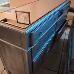 Drawer Dresser And Nightstands 