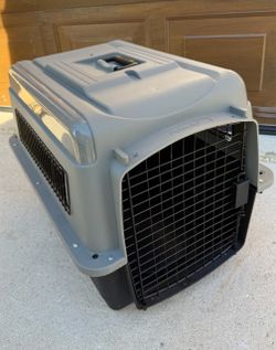M-L  size, Petmate Sky Kennel is a durable, heavy-duty plastic travel crate 29 to 21 to 20 inches