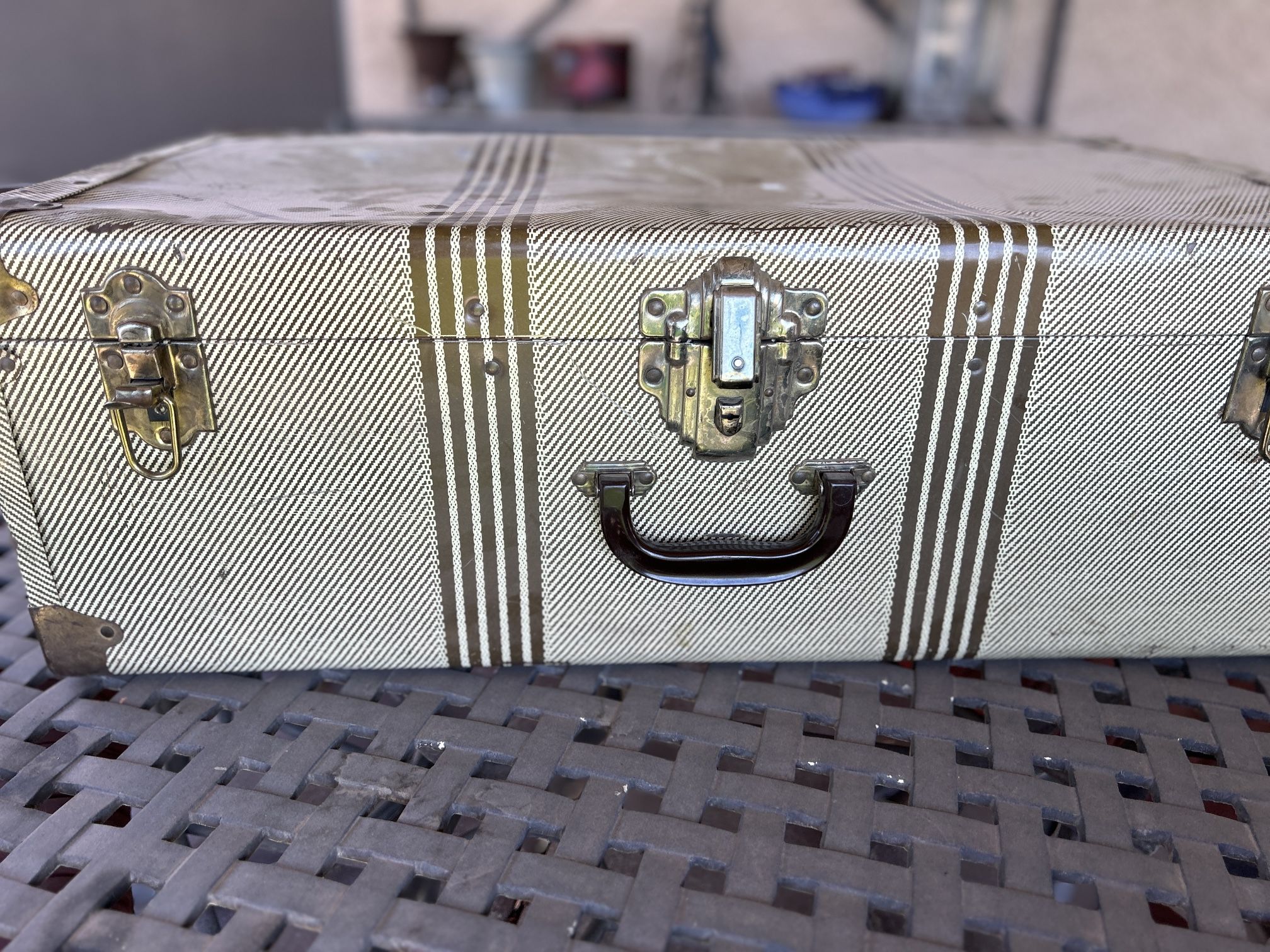 Vintage Metal Travel Suitcase/Trunk 🧳