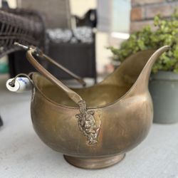 Beautiful Vintage Accents/ Vintage Dutch Copper Scuttle Planter Pot, Bucket, Blue & White Porcelain Handles - Lion Ornate🪴✨🦁 