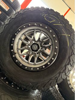 Vendo set de rines nuevos 17x9  de ancho de 6-139.7 lugs con llantas 285/70/R17 Bfgoodrich por $930 ☎️🚀
