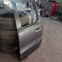 Dodge ram 2021 left rear door small damage 