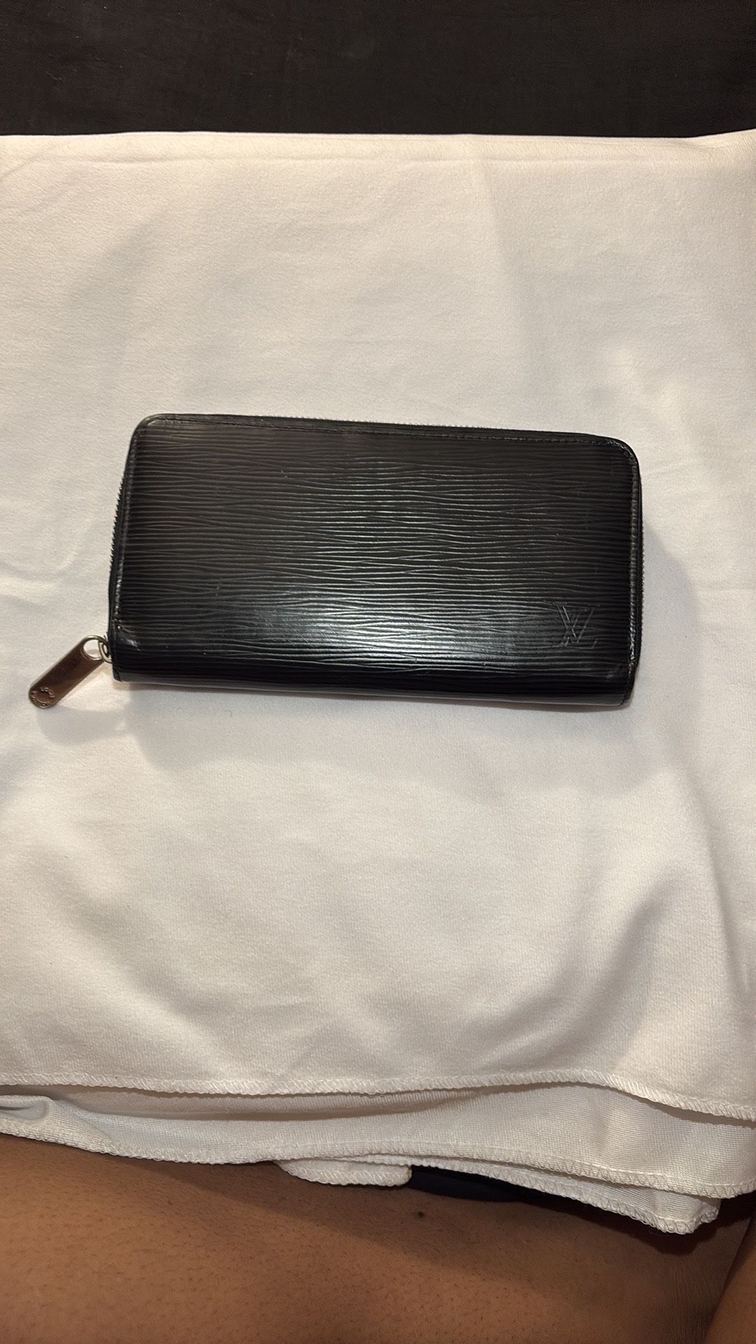 Louis Vuitton Simple Zippered Wallet