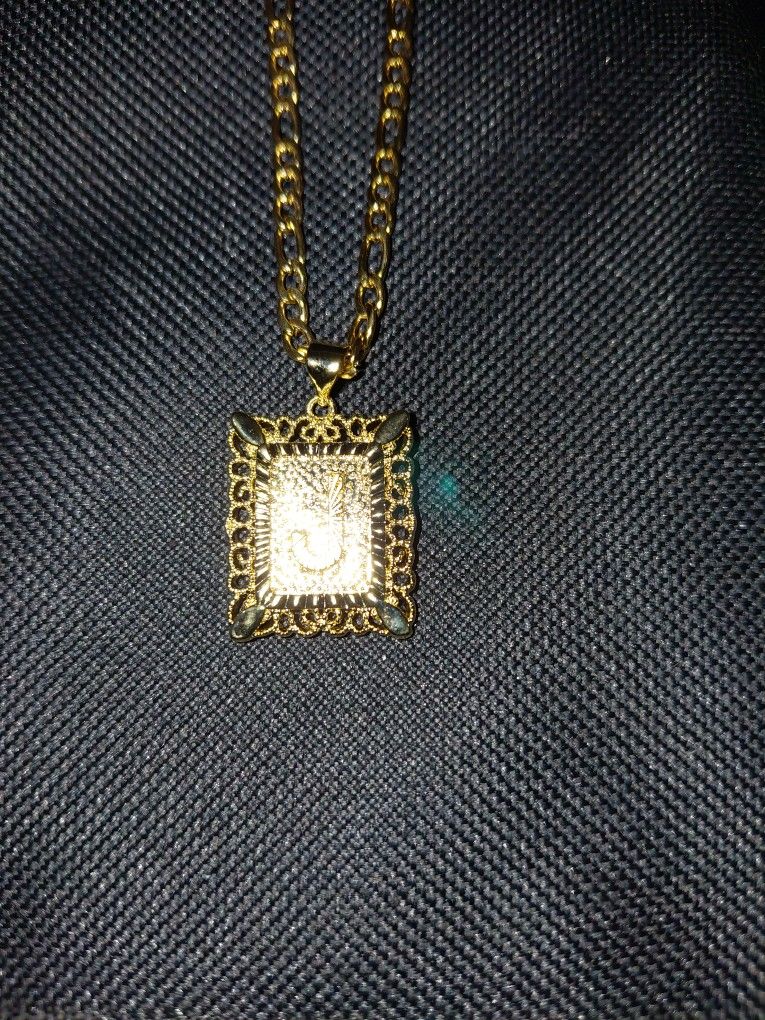 18k Gold Chain With "J" MEDALLION