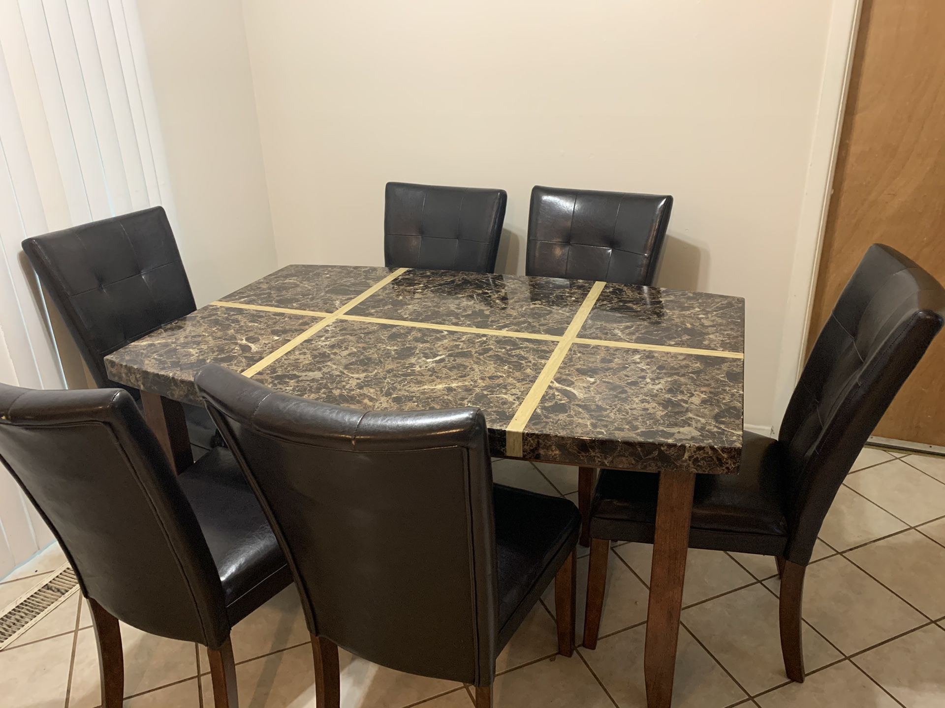 Dining set w/chairs