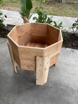 21 inch octagon cedar planter box