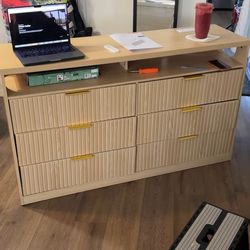 6 Drawer LED Dresser FOR SALE!  (Needs To Go)