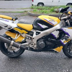 Honda CBR900rr 