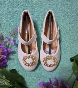 Shoes flat for girl white color matte patent leather with rhinestone strap size 9