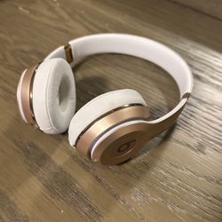 Beats solo 3 rose gold