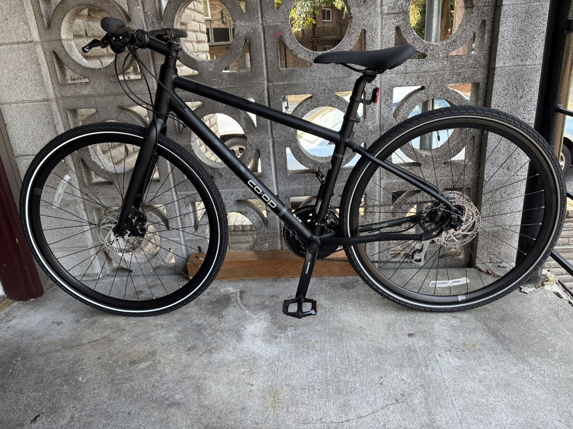 CO-OP Hybrid Bike – Like New! 🚴♂️