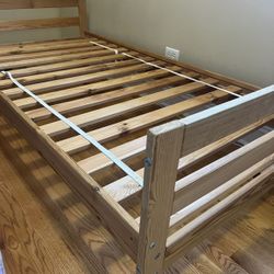 Twin Size Bed And Mattress ! Very Solid Bed And Great Quality Extra Firm Matress! Pick Up Near Nagle/ Milwaukee ( Chicago) In Great Shape! 