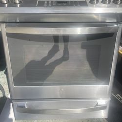 GE 30” Slide In-front convection Gas Range With No preheat Air Fry 5 Burner W Griddle