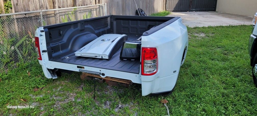 2024 Ram 3500 Dually bed/tailgate/bumper