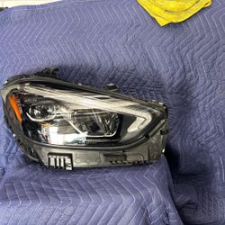 2022 2025 Mercedes C300 right Headlight,