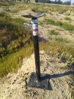 Adjustable pipe support