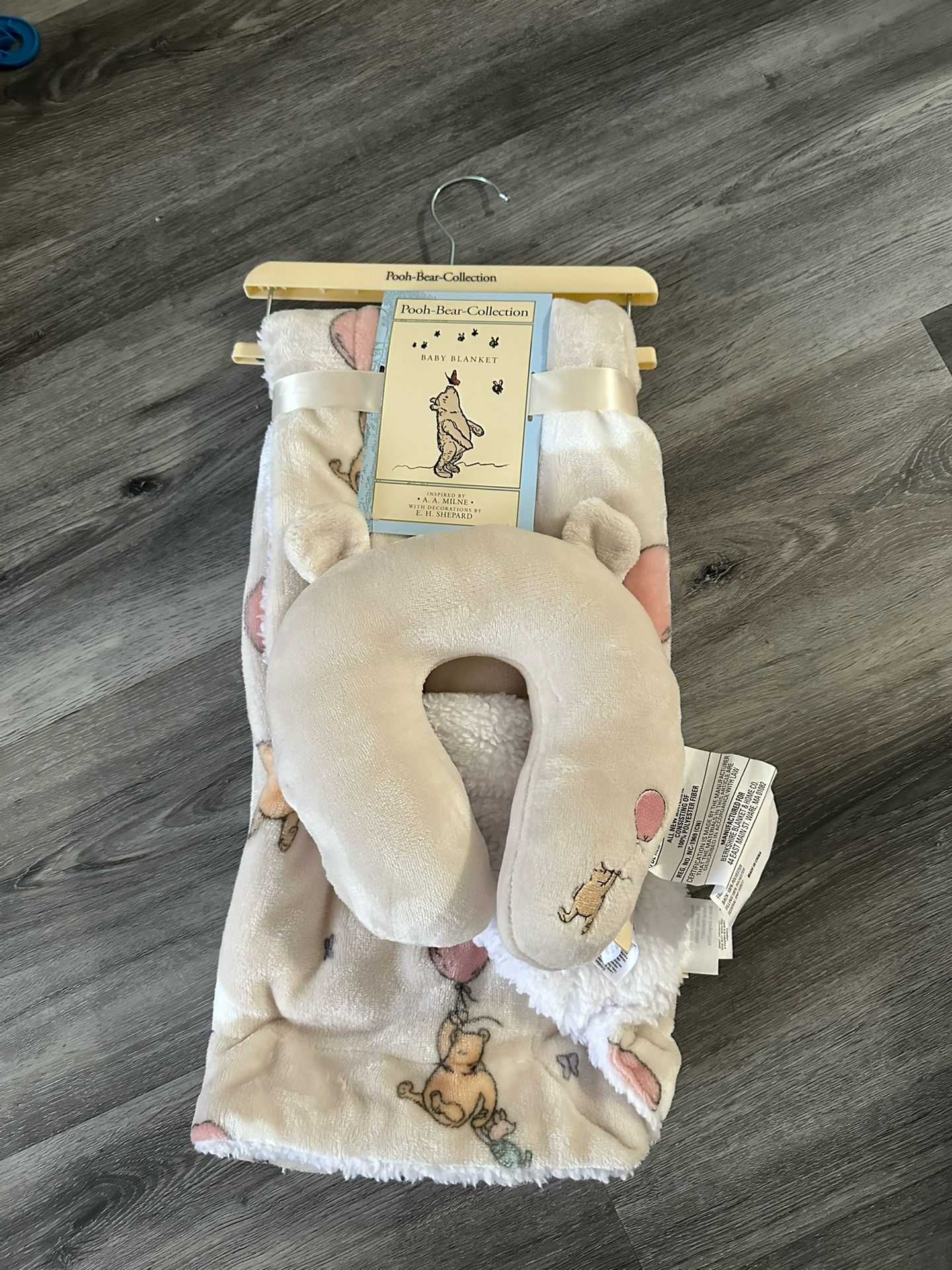 Disney - Winnie the Pooh Baby Blanket & Neck Pillow - girls
