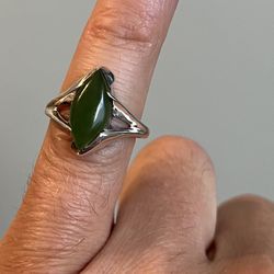 Costume Jewelry Ring With Green Stone 