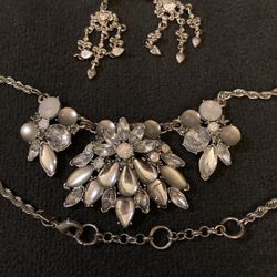 Silver earring costume, jewelry beautiful