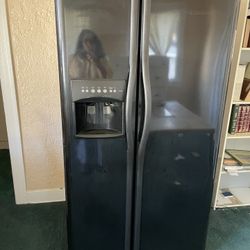Frigidaire Refrigerator 