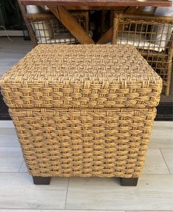 Side table. - 21" resin wicker side table • Removable woven top with storage
