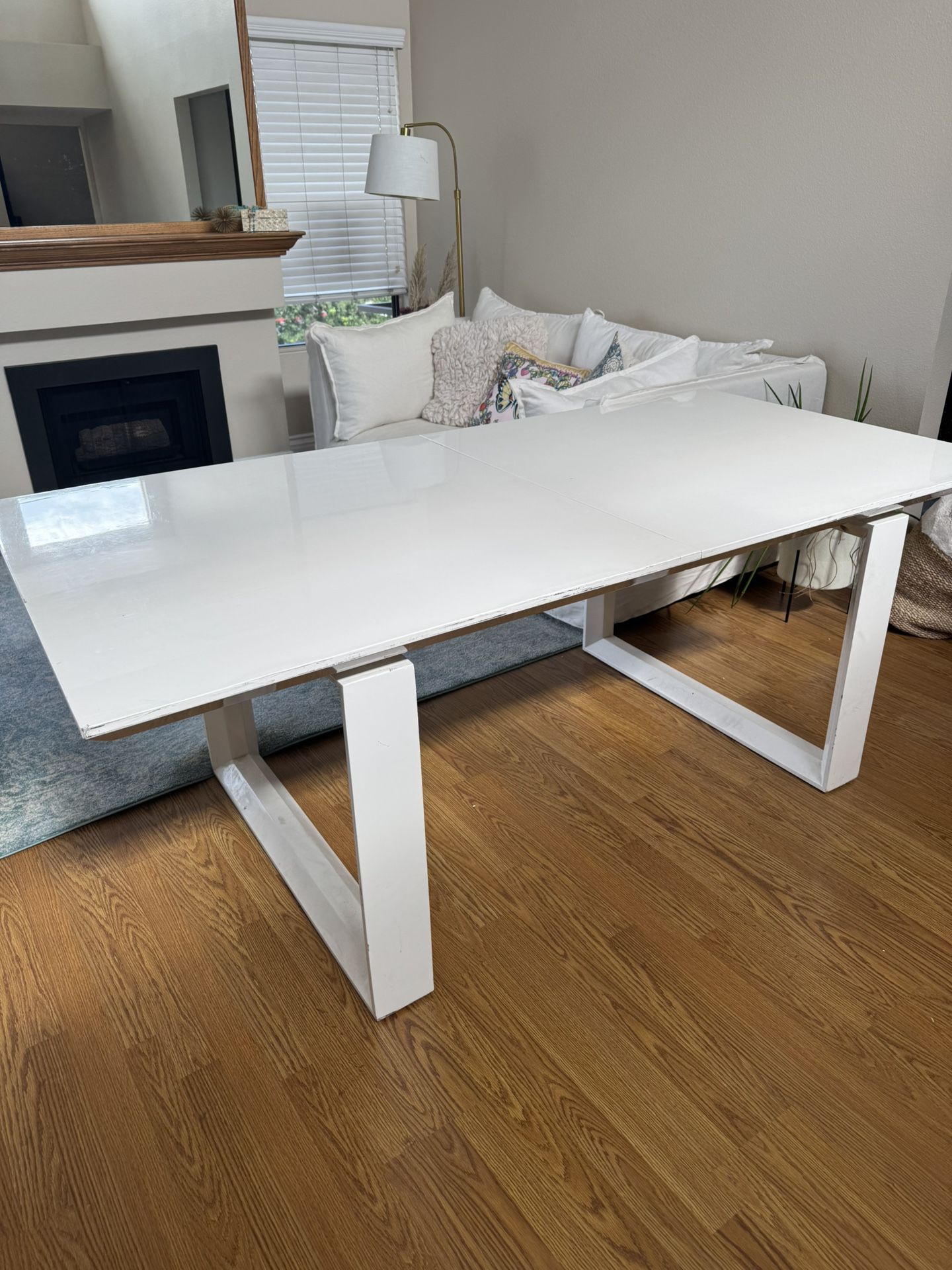 Dining Room Table + 4 Chairs With Extender