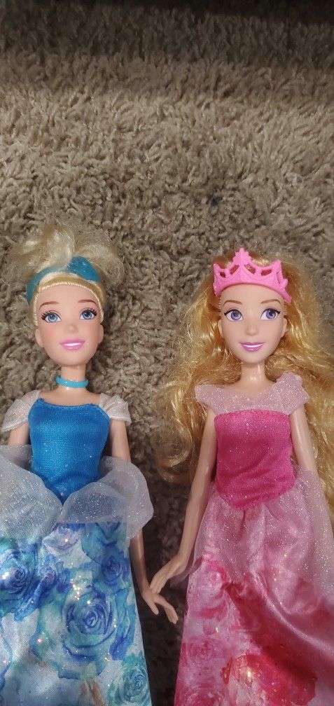 2 Princess Barbies