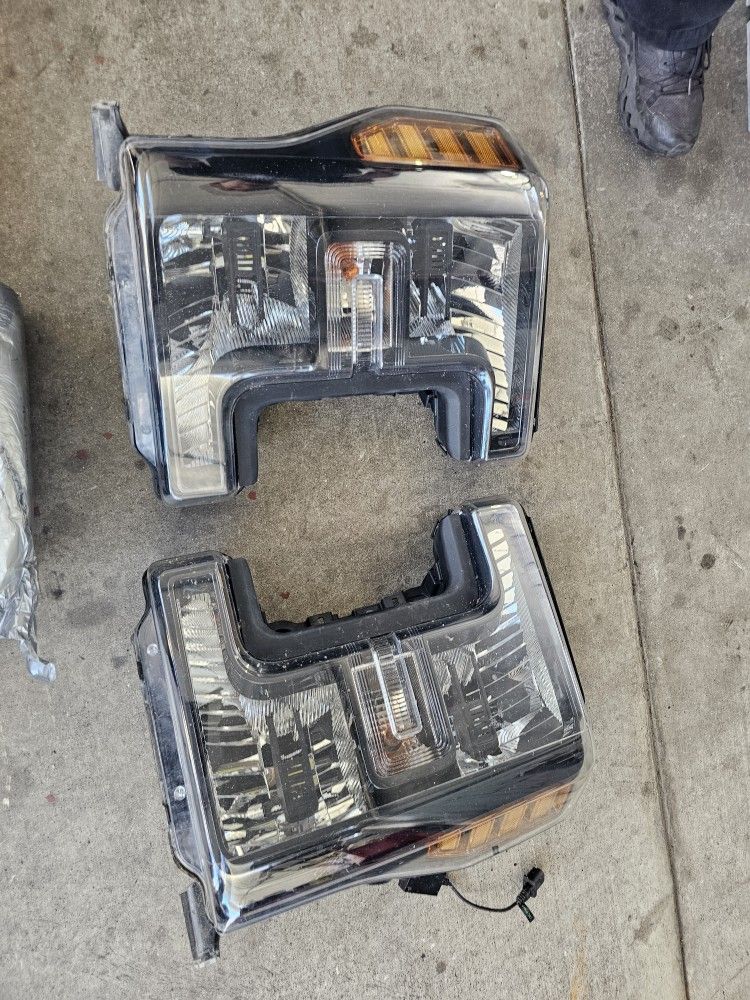 2017-2019 FORD F250 OEM HEADLIGHTS HALOG3N