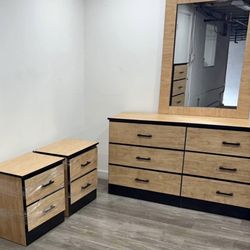 Dresser Whit Mirror And 2 Nightstands - Cómoda Con Espejo Y 2 Mesitas De Noche 