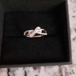 Brand New With Boz Zales 1/20 CT. T.W. Diamond Infinity Ring in Sterling Silver

 Sizes 5 , Pick Up Only In Fall River Ma  Pics Up 