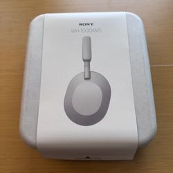 Like new Sony WH 1000-XM5 Noise Cancelling Headphones