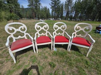 Set of chairs