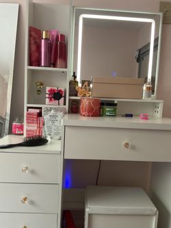 Make up vanity