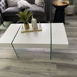 Coffee table with glass and white legs