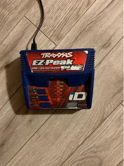 TRAXXAS EZ-PEAK CHARGER