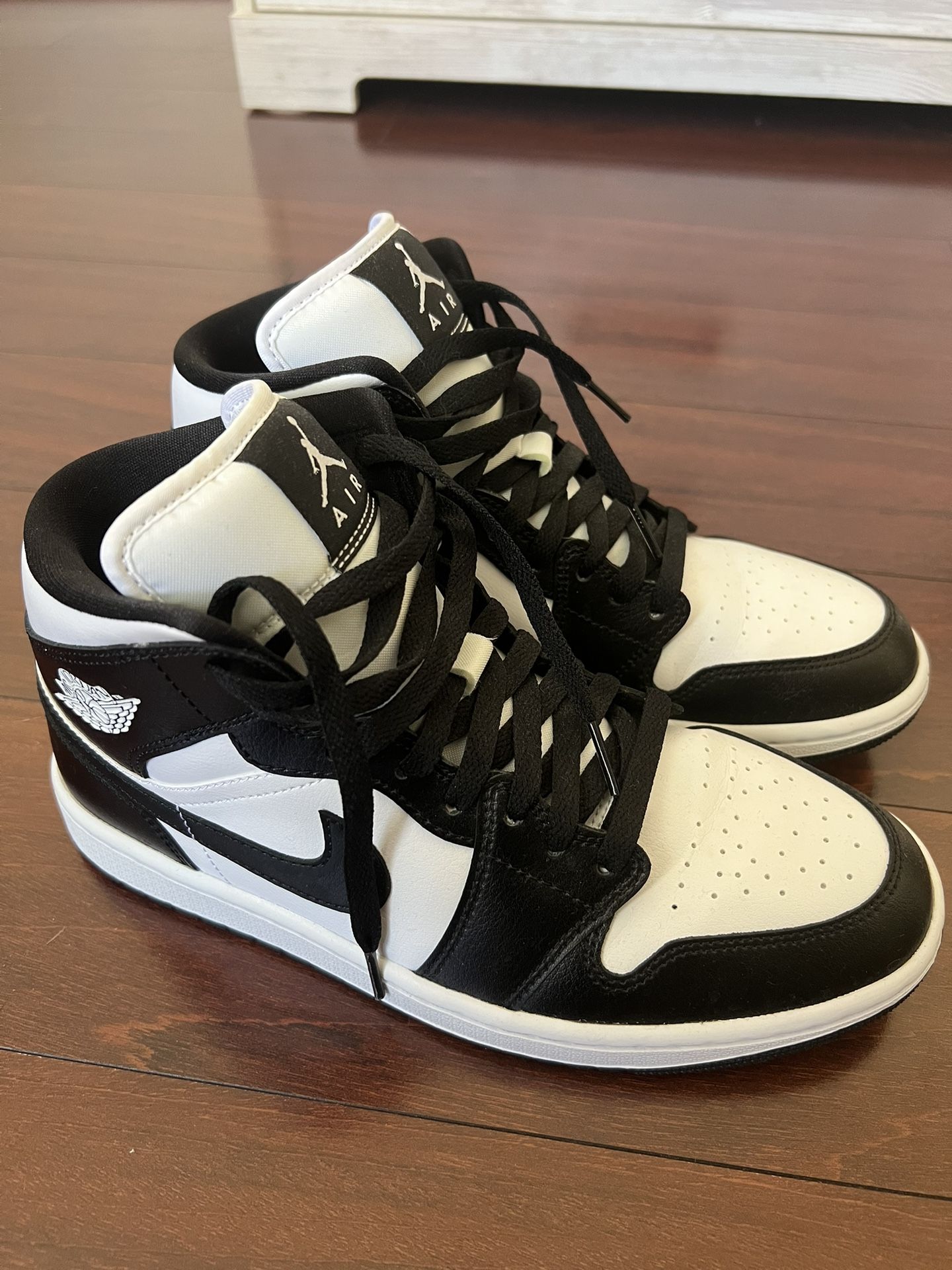 Women’s Nike Air Jordan 1 Mid in White and Black