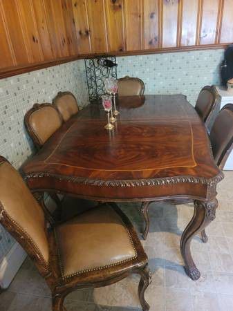Large Claw Dinning Table With 6 Chairs