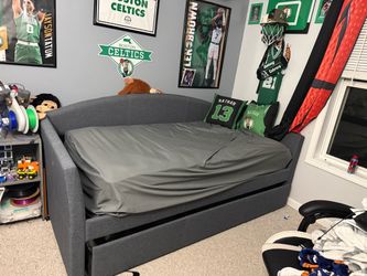 Daybed with Trundle and mattress