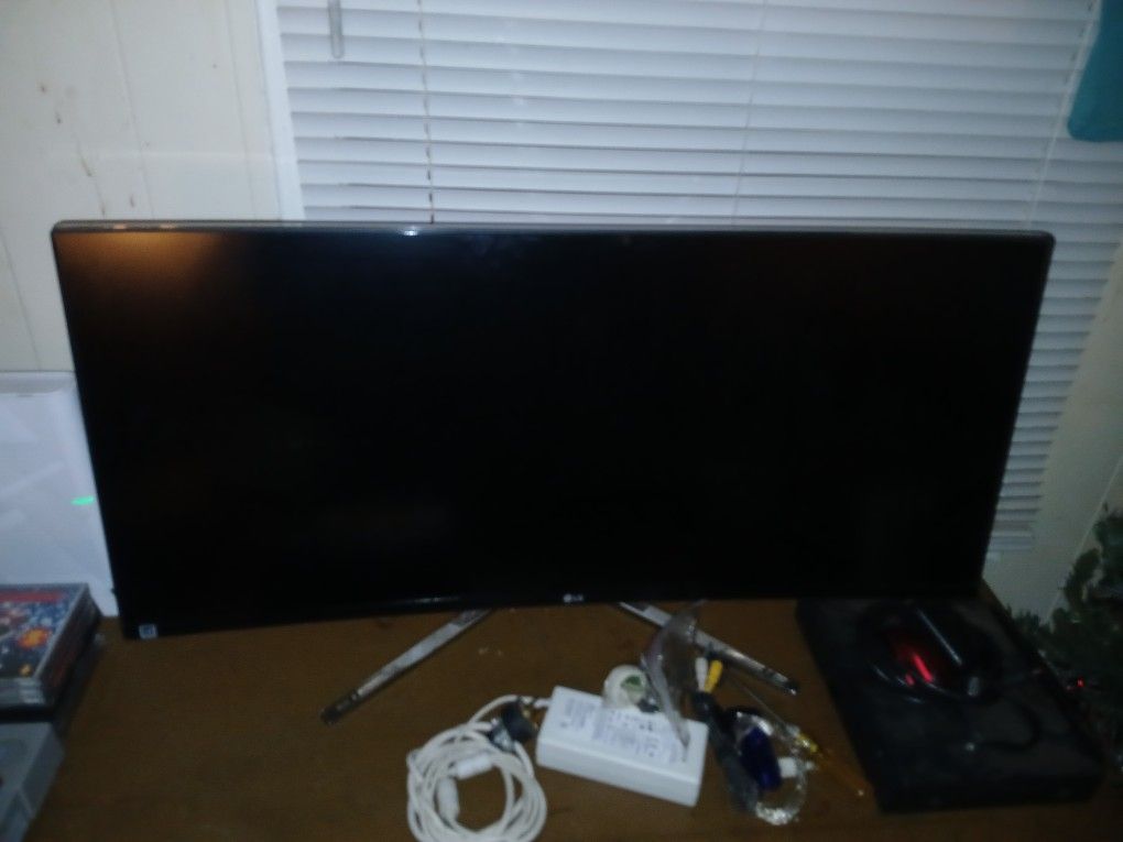 LG Curve Modem Gaming Screen
