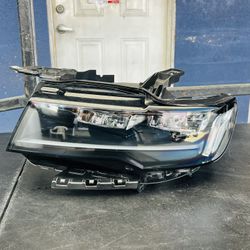 Cadillac Escalade 2021–2024 Left Driver Side Headlight Oem