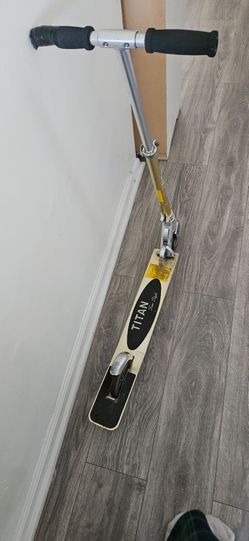 Titan Free Style Kick Scooter