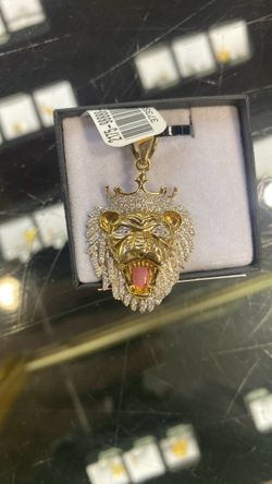 Gold Lion Head Crown Pendant 10k