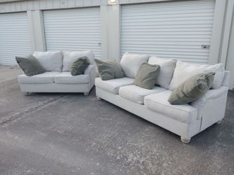 Sofa set two pieces very comfy and clean