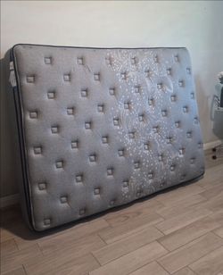 Gel Infused Memory Foam MAXIM Mattress. Used, in great condition!
Made in USA! It has been covered with a mattress protector.

2 Available 

$285 Each