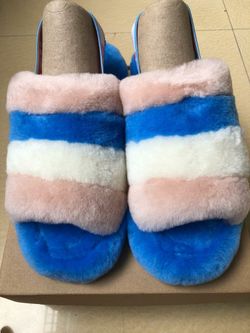 Brand New In Box Color Block Fluff Yeah Ugg Slides #3 comes in sizes 5 to 12