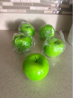 5️⃣ Fake green apples