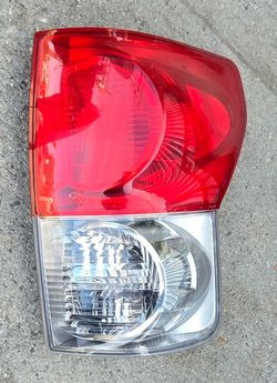 2007 2008 2009 TOYOTA TUNDRA RIGHT PASSENGER TAIL LIGHT